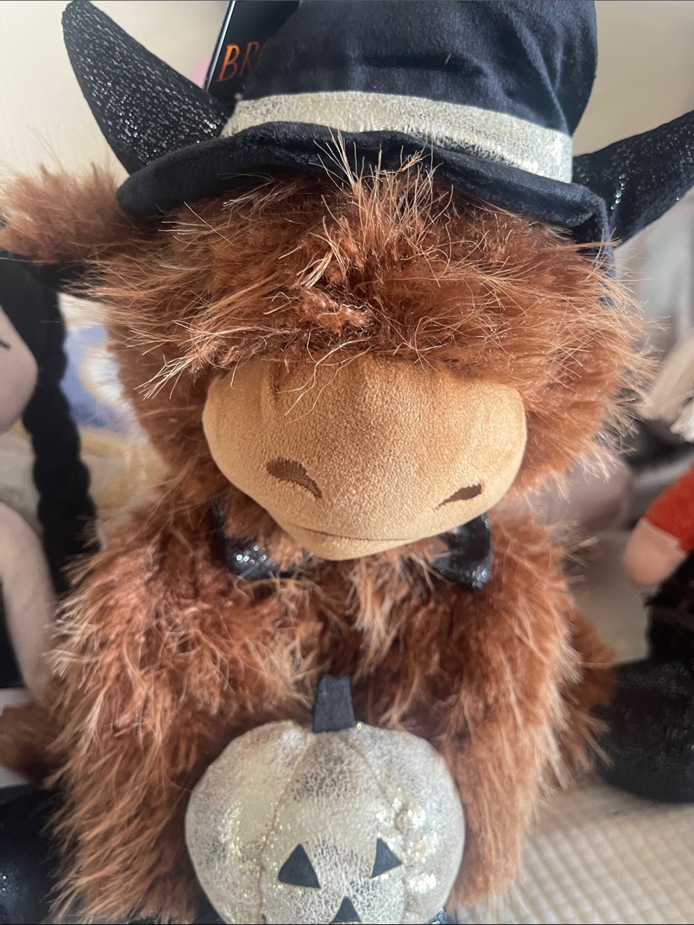 Plush Brown highland COW Toy with Glitter Pumpkin - Picture 4 of 4